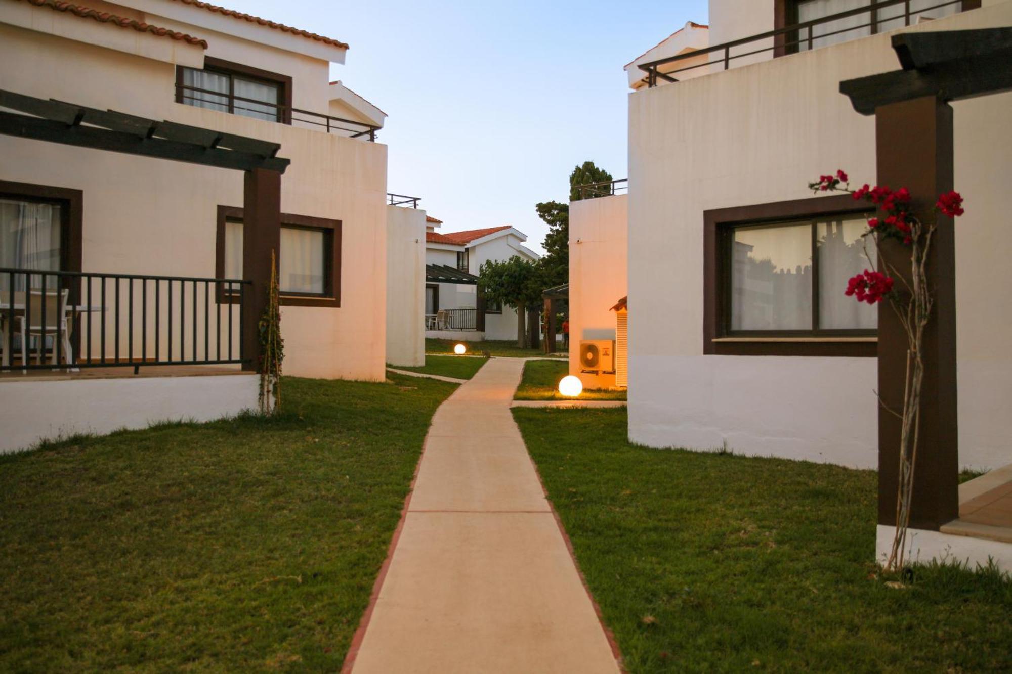 Nuramar Aparthotel Cala'N Bosch  Exterior foto